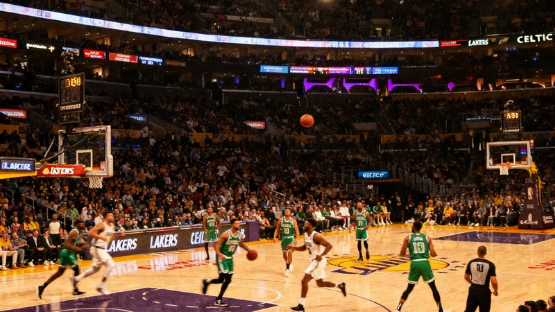 NBA常规赛洛杉矶湖人主场迎战波士顿凯尔特人直播画面